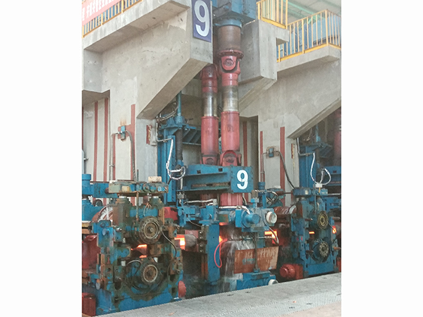 萊蕪鋼廠SWC550大型萬向聯(lián)軸器使用現(xiàn)場